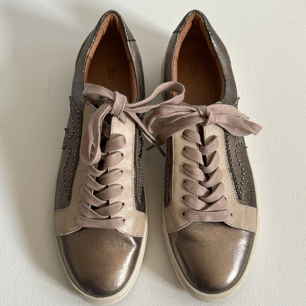 Frye Ivy logo patch, metallic & suede lace up sneakers.  Women’s size 8